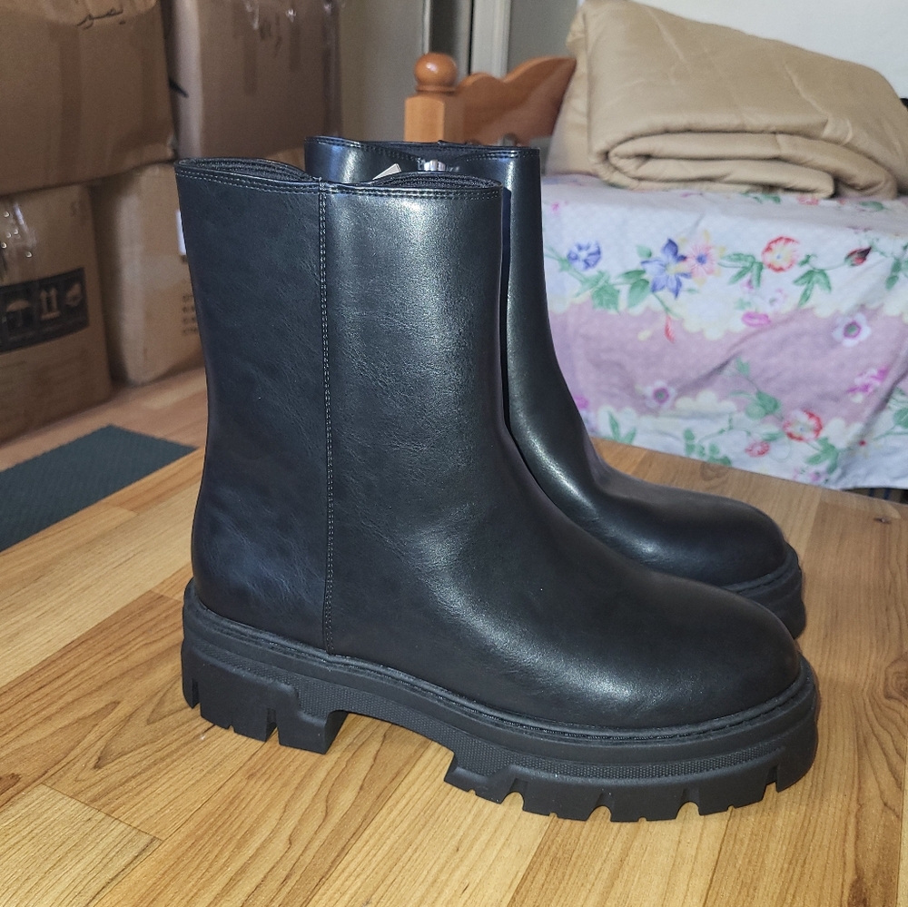 NEW with Tags H&M Chunky Chelsea Boots Women's Size 11 - Picture 4 of 9